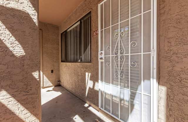 1521 West Denton Lane Gallery 3