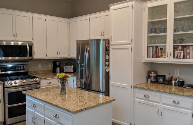5352 River oaks drive - 5352 River Oak Drive, Savage, MN 55378