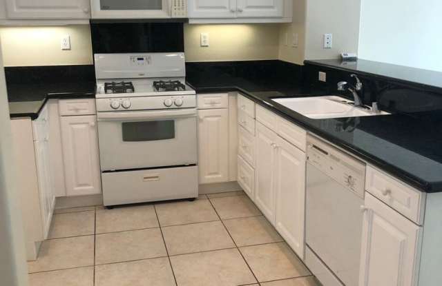 22946 Mission Dr Gallery 4