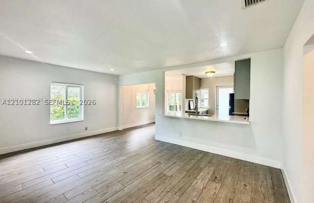 4916 Washington Dr Gallery 4