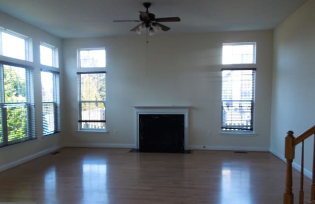 109 BURT COURT NE Gallery 3