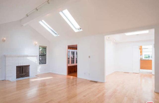 1134 South CREST Drive Gallery 2