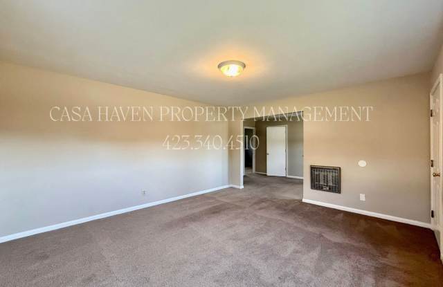 Coming Soon: Charming 2-Bed Retreat with Garage, Just Off Downtown Erwin Gallery 4