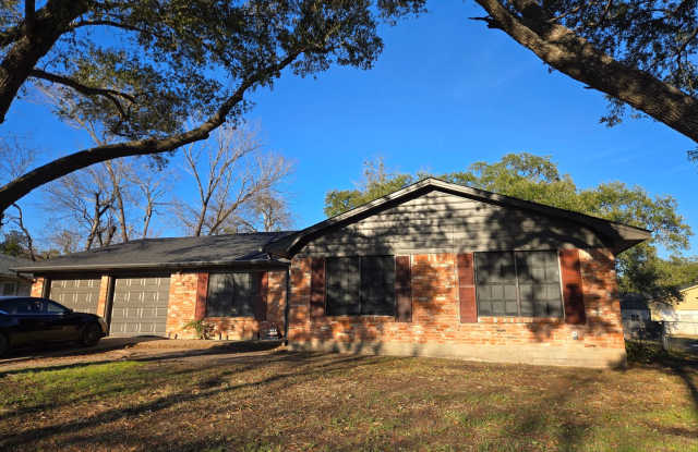 Fall Pre-Lease!! College Station - 4 bedroom / 2 bath / Garage / Fenced in back yard. photos photos