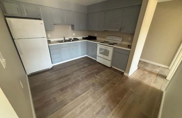 Two bedroom one bath apartment Gallery 1