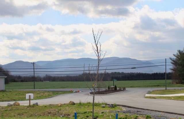 Duplex for rent with Mountain Views - 2 South Peak Dr. - Lease Assignment Available! Gallery 4