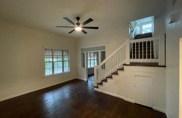Fall 2025 Rental - Beautiful 3 Bedroom, 2 Bathroom Home in Pleasant Street photos photos