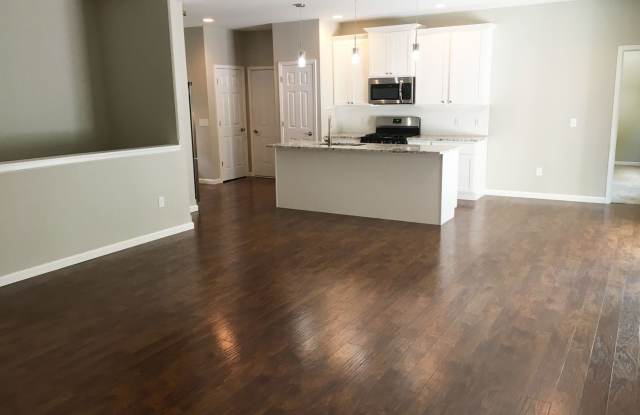 4-Bedroom 3 Bath Executive Home In Rib Mountain Gallery 4
