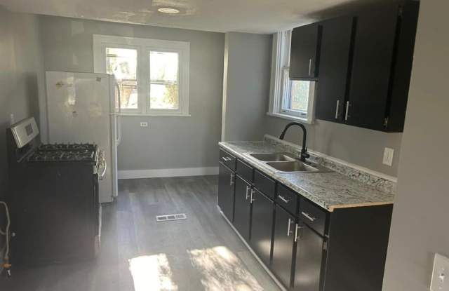 Amazing 4 bedroom 1 bath apartment home for rent in Brookline Gallery 4
