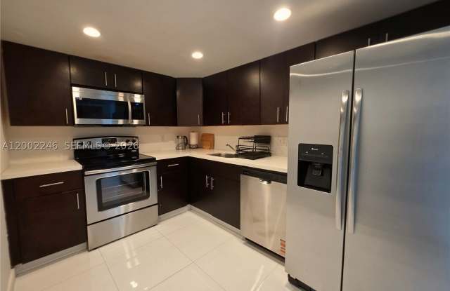 1200 NE Miami Gardens Dr Gallery 1