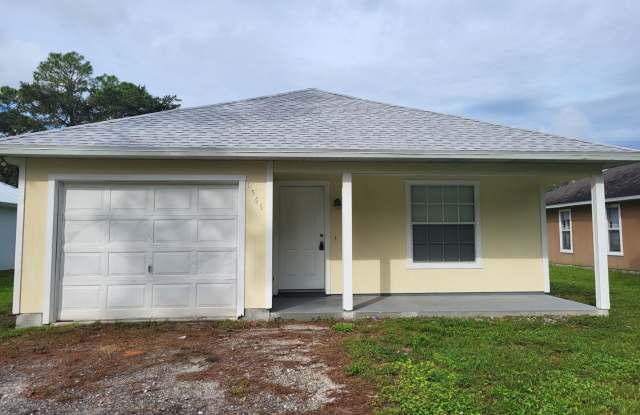 3 Bed/2Bath Single Family Home~Garage~Pet Friendly! photos photos