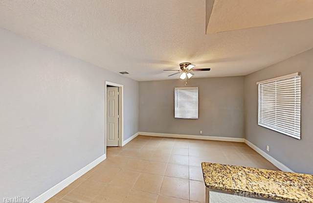 217 SW 2nd Place Unit W Gallery 4