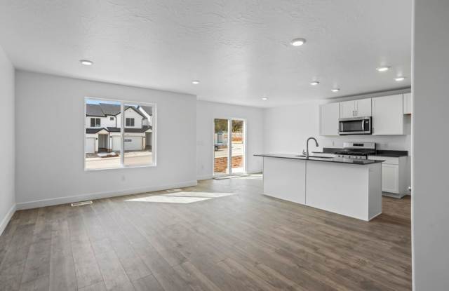 Townhome With Great Amenities & Pet Friendly! Gallery 4