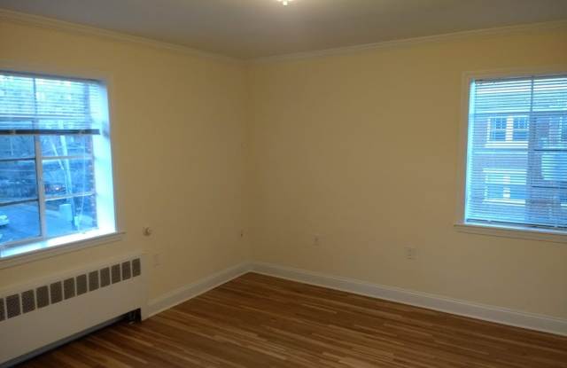 Brookline 2 Bedroom – Heat & Hot Water Included – 755 Sq Ft Gallery 3