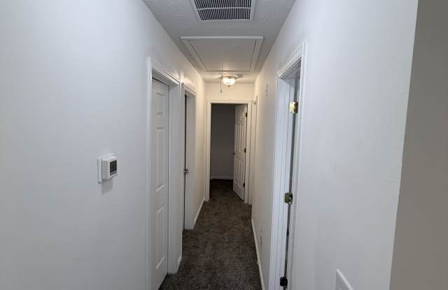 6045 Flagstaf Walk Gallery 4
