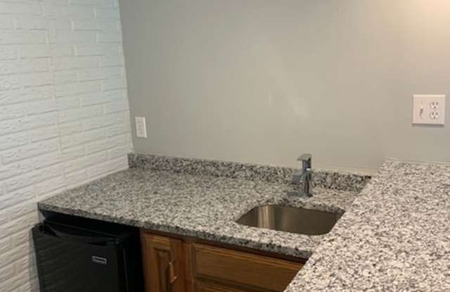 Spacious 3 bedroom 3.5 Baths 2 Home Offices/Non Conforming Room 2 Car Garage - 237 Devonshire Drive, Branson, MO 65616