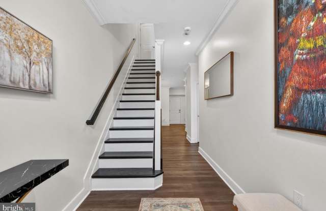 619 E CUSTIS AVE Gallery 2