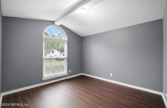 832 HERITAGE LAKES Drive Gallery 4