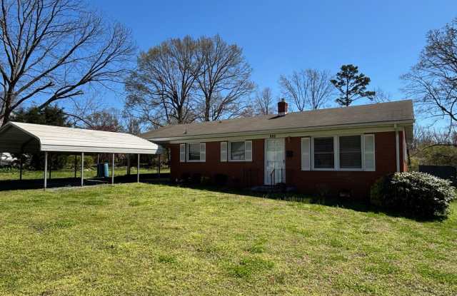 3 bed, 1 bath brick home located in Asheboro photos photos
