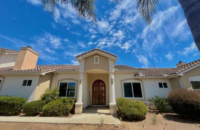 Vista Home for Rent! Large Air-Conditioned Single Family Home with Attached Apartment/Granny Flat photos photos