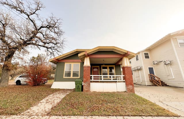 1006 N Oak - 1006 North Oak Avenue, Mineral Wells, TX 76067