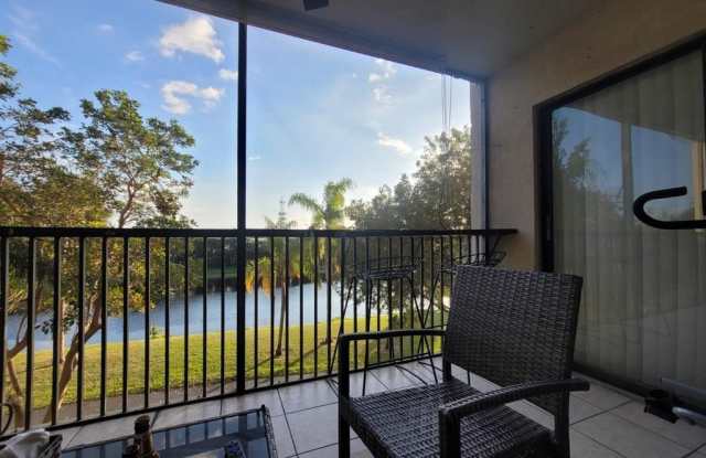 2200 S Cypress Bend Dr photos photos