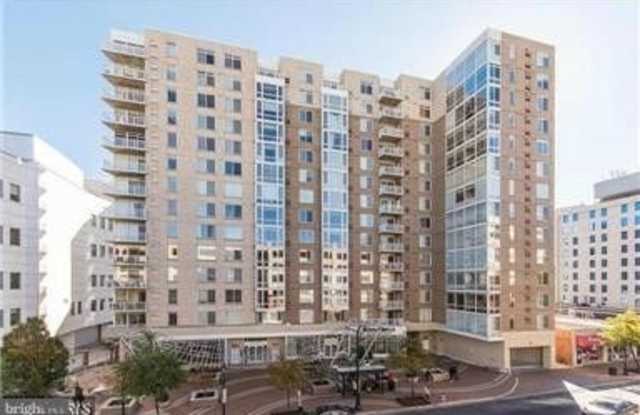 Bright Penthouse Condo w/ Garage Parking in Downtown Silver Spring Gallery 1