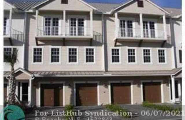 6973 LAKESIDE CIRCLE NORTH - 6973 Lakeside North Circle, Davie, FL 33314