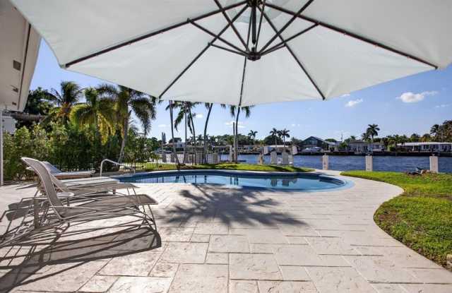 513 S Riverside Dr photos photos