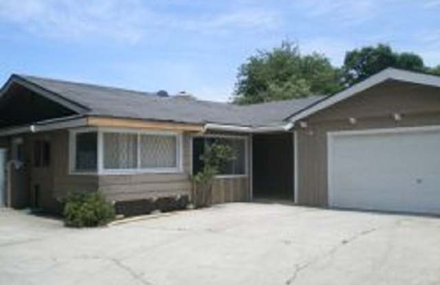 3 bedrooms, 1 and 3/4 baths, backyard, garage photos photos