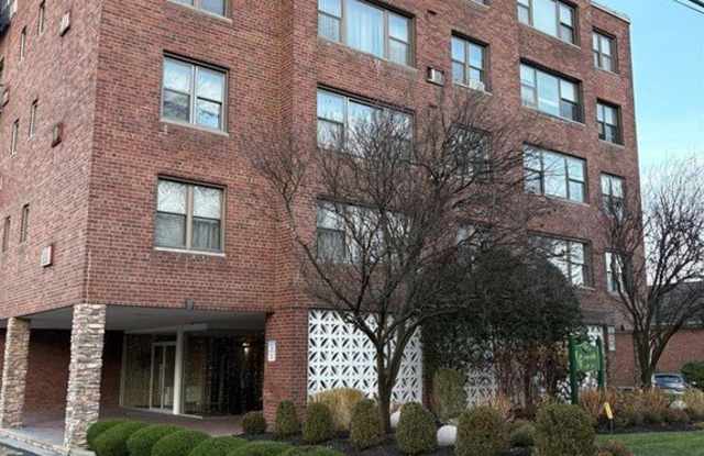 275 Hoym 4H - 275 Hoym Street, Fort Lee, NJ 07024