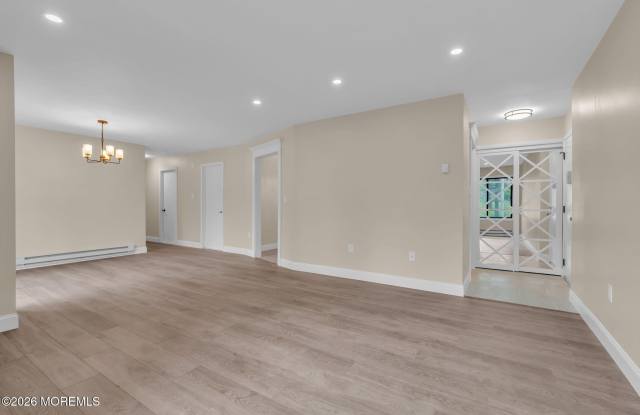 168 Amberly Drive Gallery 3
