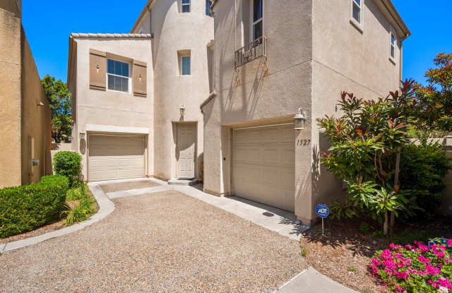 Single Family 4 bedroom with 3 full baths and 2 half baths. photos photos