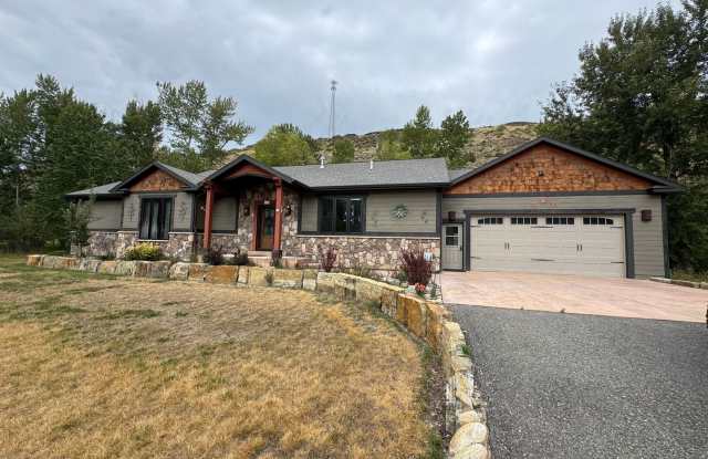 Rosebud River Retreat – Your Big Sky Escape Without Leaving Absarokee photos photos