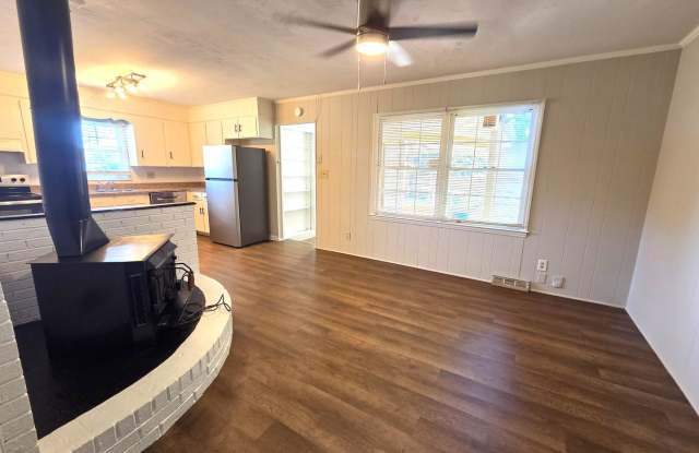 Large Brick Ranch with Private Fenced Yard in East Charlotte Gallery 4