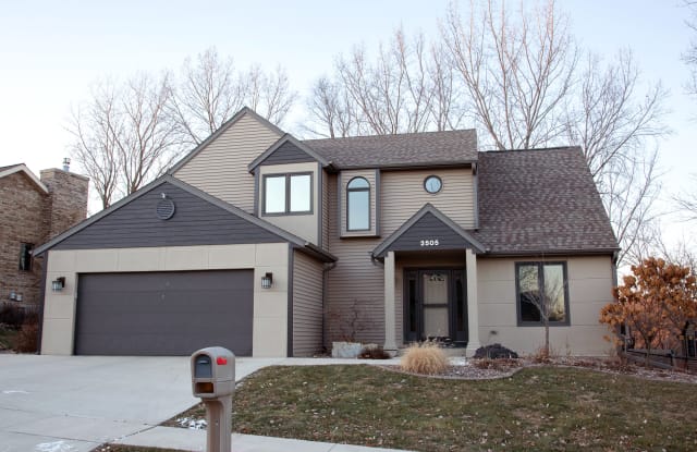 2025 Clarke Crest Drive - 2025 Clark Crest Drive, Dubuque, IA 52001
