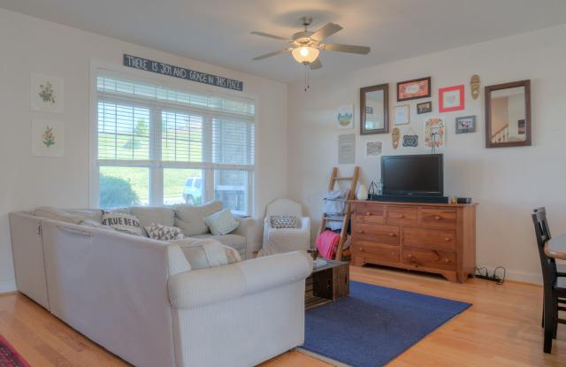 4-Bedroom Modern Townhouse with Bonus Room and 2.5 Baths Gallery 4