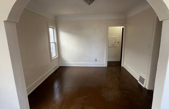 Cozy Westside Family Flat - Upper and Lower Units Available ! photos photos
