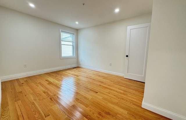 296 Washington St Gallery 2