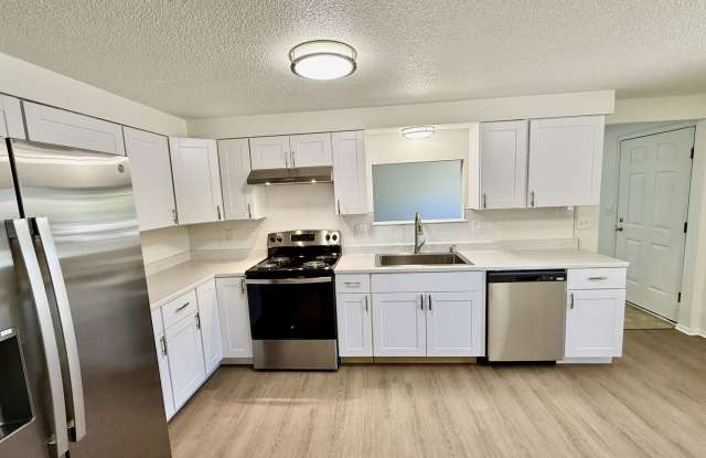 Beautiful 3 Bed/1.5 Bath Ranch Style Home Gallery 1