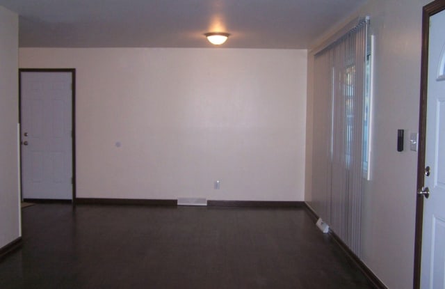 11312 McKinley Ave Gallery 3
