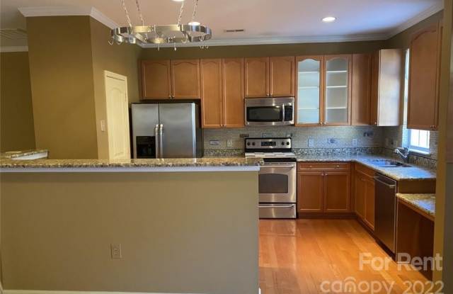 1013 Central Park Circle Gallery 3