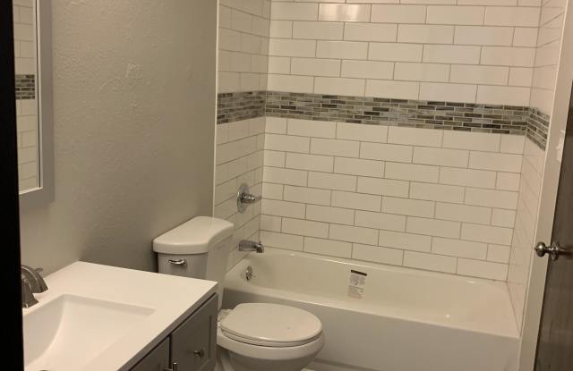 4004 East 123 Terrace - B Gallery 2