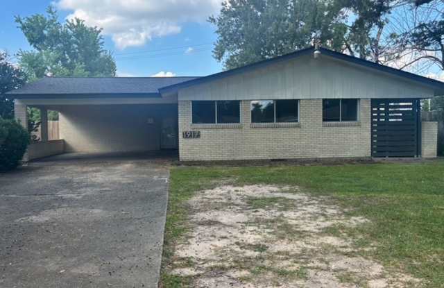 Beautiful 3 Bedroom, 2 Bath Home in Central Lake Charles photos photos