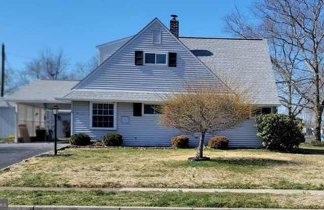 4 bedroom 2 bath home in the Crabtree section of Levittown. Available for move in 6/1/2023 photos photos