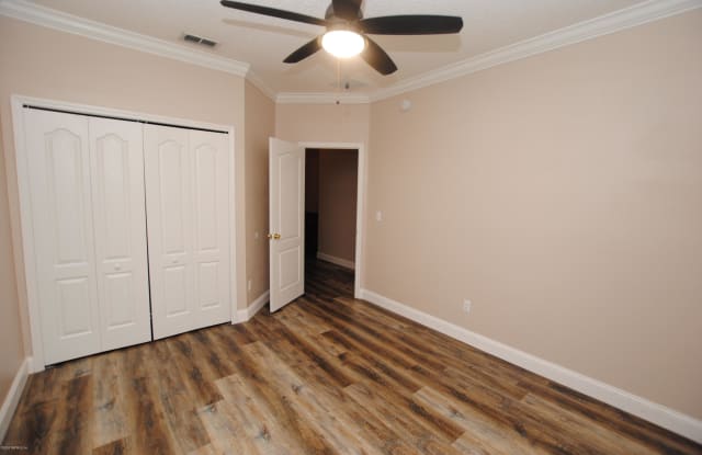 611 WAKEVIEW DR - 611 Wakeview Drive, Oakleaf Plantation, FL 32065