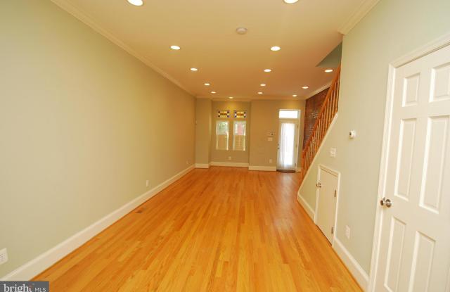 1200 LINDEN PLACE NE Gallery 3