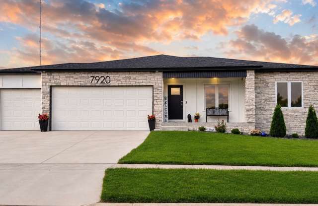 3 bed 2 bath 1 year old house in SE Lincoln photos photos
