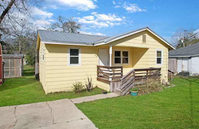 3 bedroom 1 bath house in Midtown available Mid- August Gallery 4