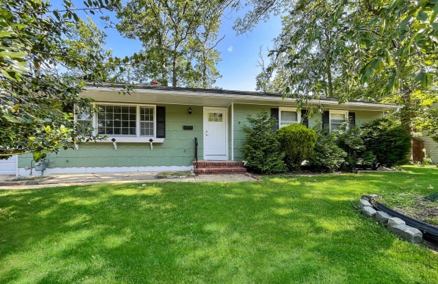 11 Roslyn Drive - 11 Roslyn Drive, Oakhurst, NJ 07755